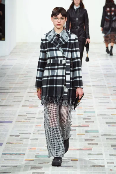 Look 49